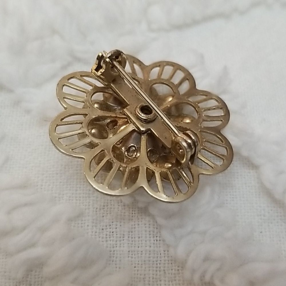 Vntg: Gold tone Rhinestone Brooch - Picture 7 of 7